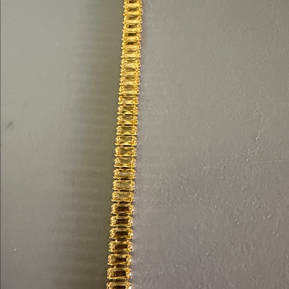 Elegant Gold Rhinestone Bracelet - Picture 2 of 3